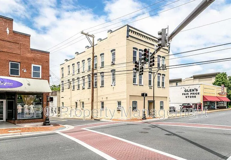 205 N Main St #6 — Photo 14