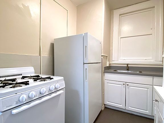 2nd image of 698 Bush St APT 207