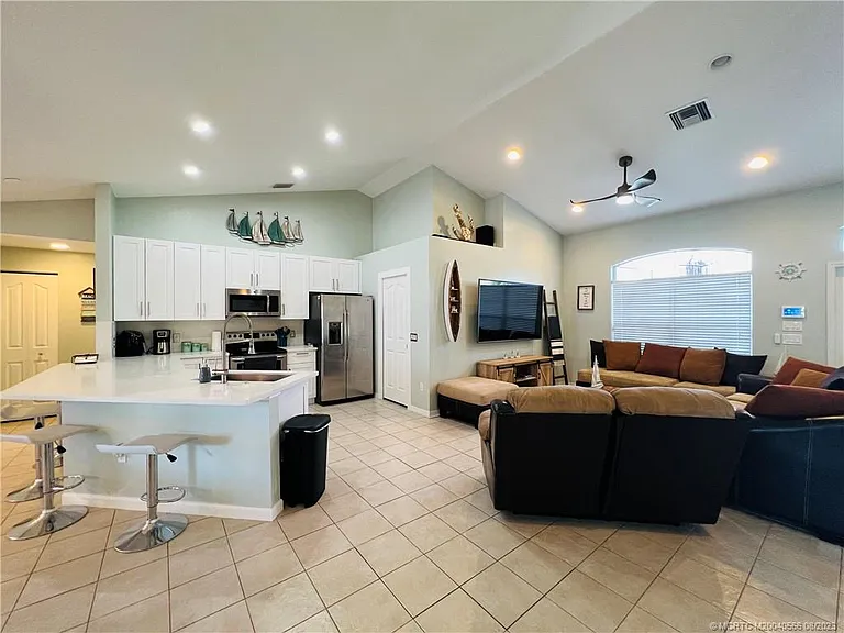 1309 Carlton Ct — Photo 12