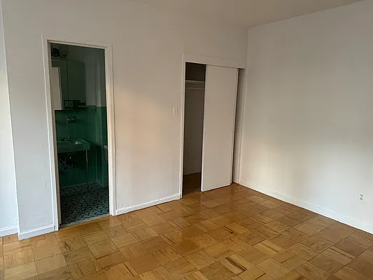 Rented by Manhattan Realty Group | media 6