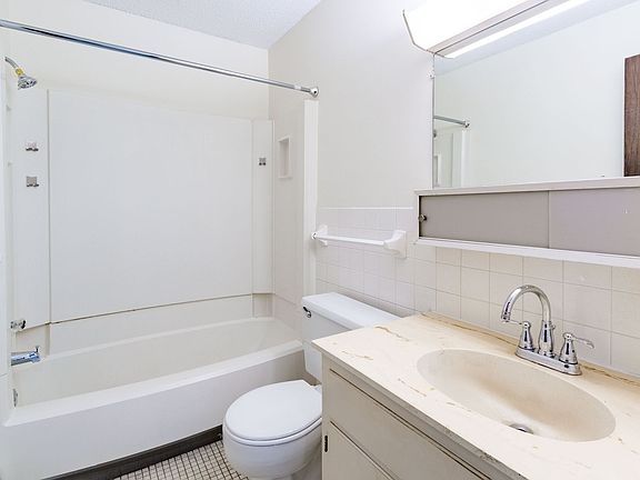 3rd image of 2321 Aldrich Ave S APT 315