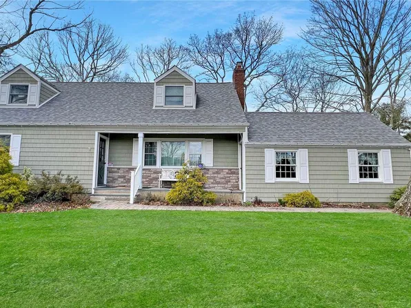 5 Circle Ct, Farmingville, NY 11738