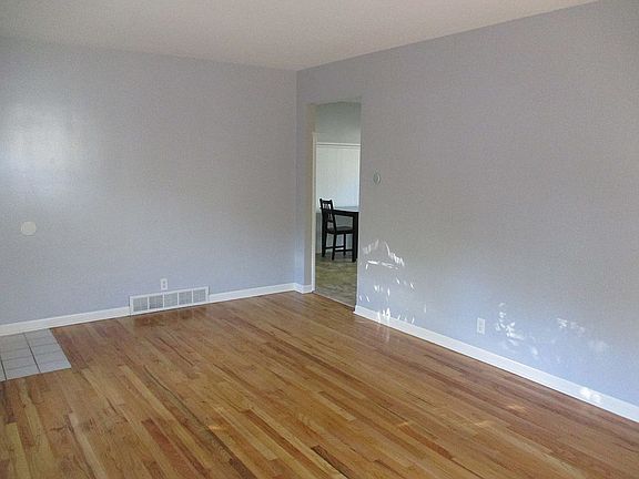 5th image of 2250 Sylvan Ave SE