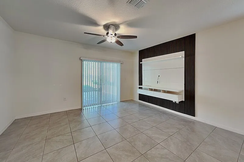 5 bed, 3.0 bath, 2447 sqft, $2,799 — Photo 3