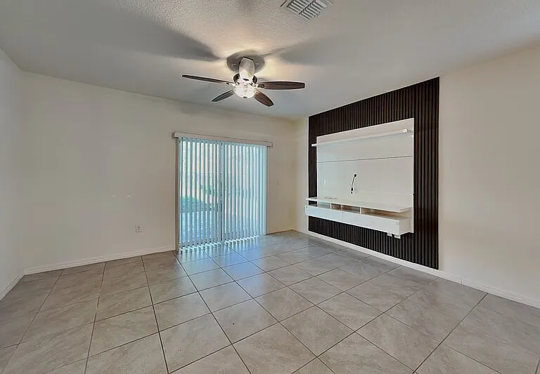 230 Meghan Cir — Photo 3