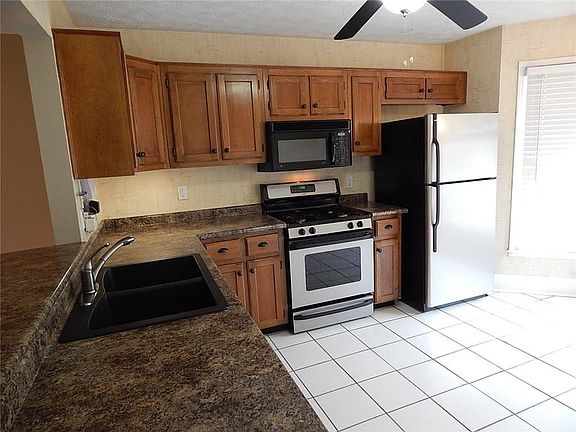 5th image of 290 Shaded Oaks Ln SE