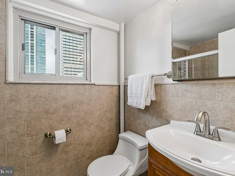 2101 Chestnut St #1503 — Photo 17