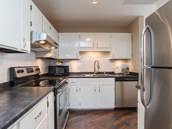 4th image of 26 10th St W Unit 1409