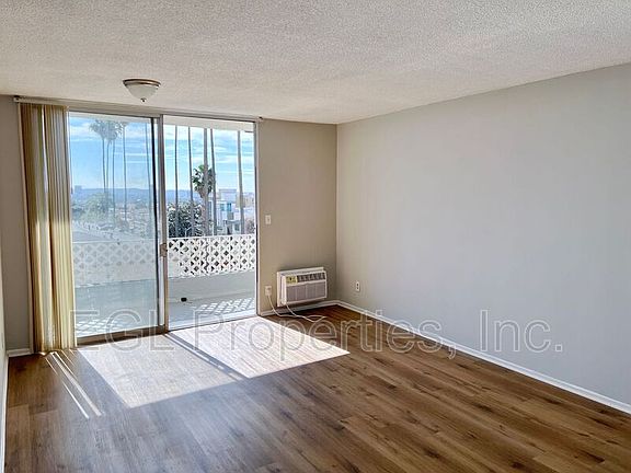 3rd image of 7235 Hollywood Blvd #W303