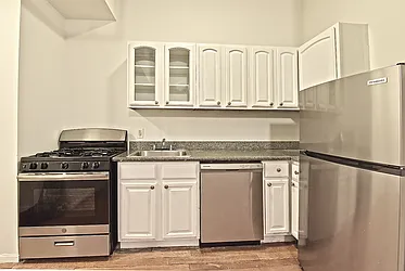 Rented by LEE & ASSOCIATES NYC RESIDENTIAL LLC