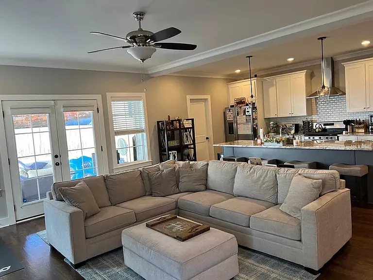 2020 Rosemary Ln — Photo 2