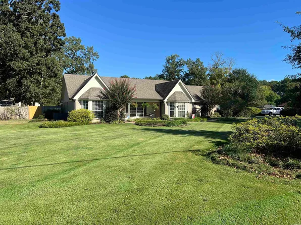 319 Edward St, White Hall, AR 71602