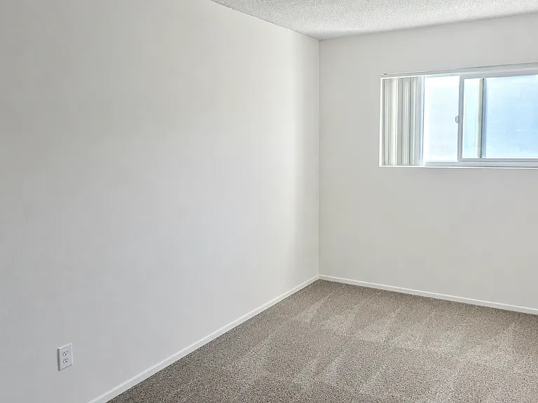 4873 Niagara Ave #5 — Photo 4