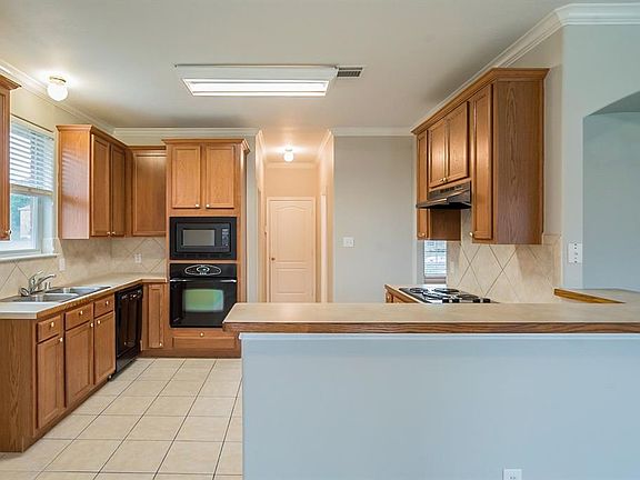 4th image of 609 Winterwood Dr