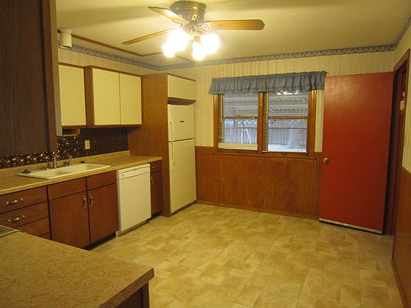 4th image of 2405 Hart Ave