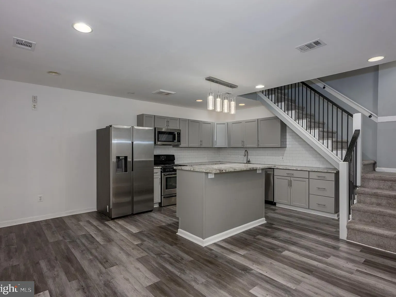 1 bed, 1.5 bath, 780 sqft, $1,400 — Photo 1