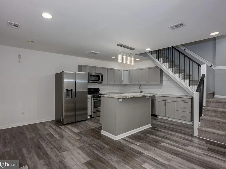 4616 Curtis Ave #B — Photo 1