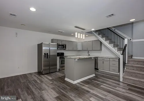 4616 Curtis Ave #B Photo 1
