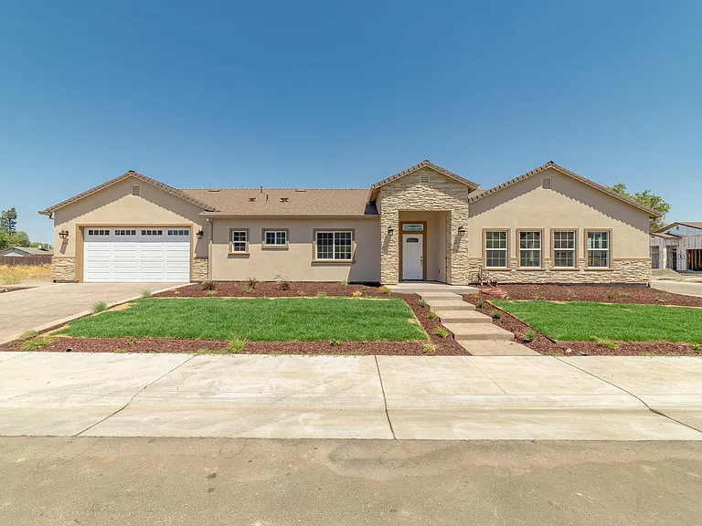 946 Irem Way — Photo 2