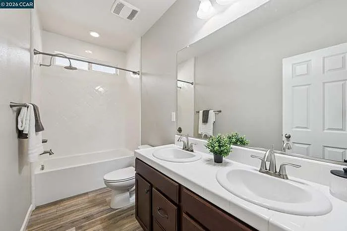 421 W Gravino Dr #1 — Photo 8