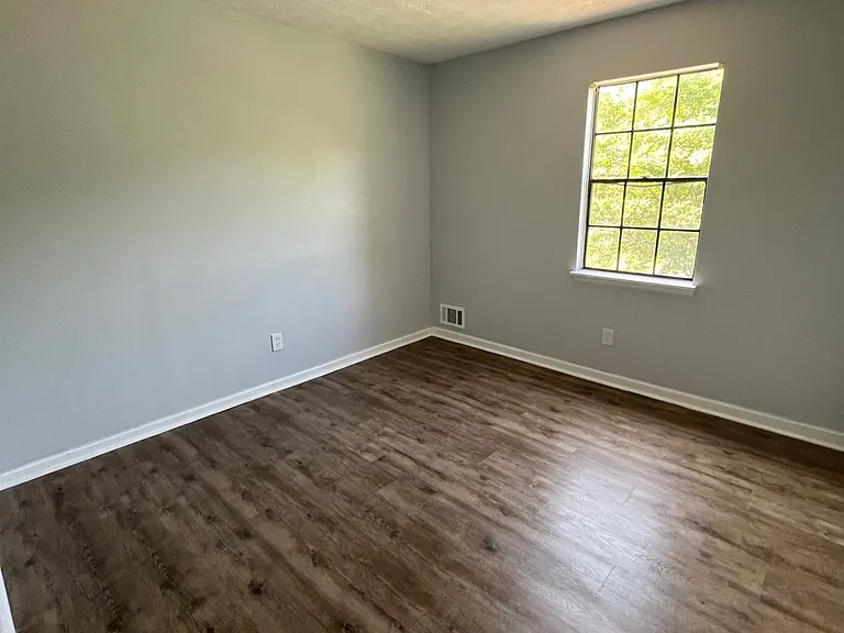 1949 Lullwater Cir — Photo 6