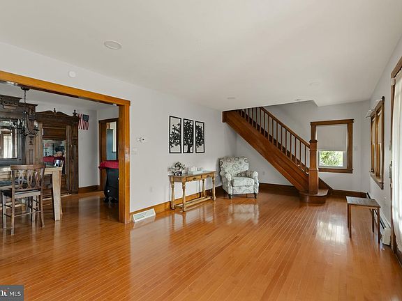 3rd image of 451 Pine Swamp Rd