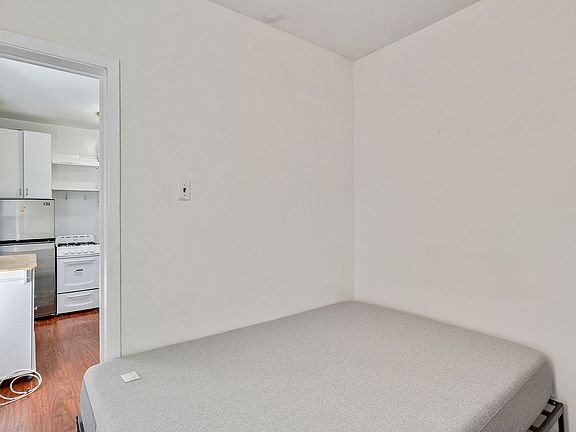 5th image of 522 E 11th St #10A