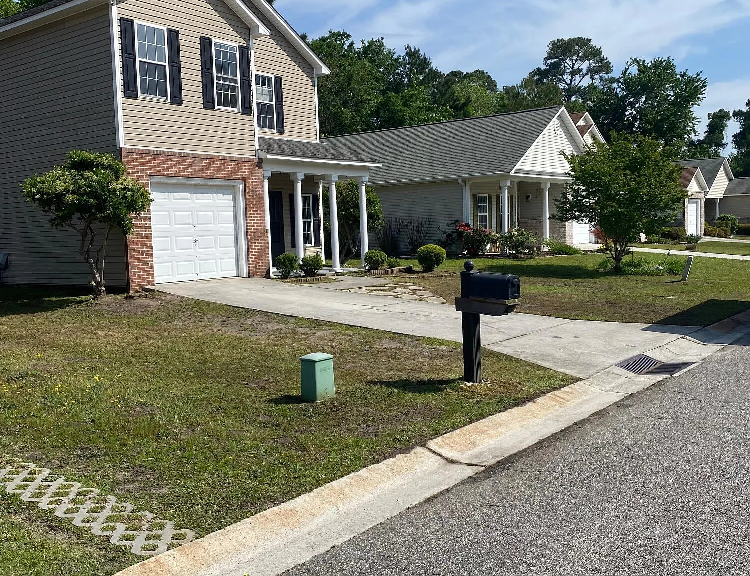4 bed, 2.5 bath, $1,995 — Photo 2