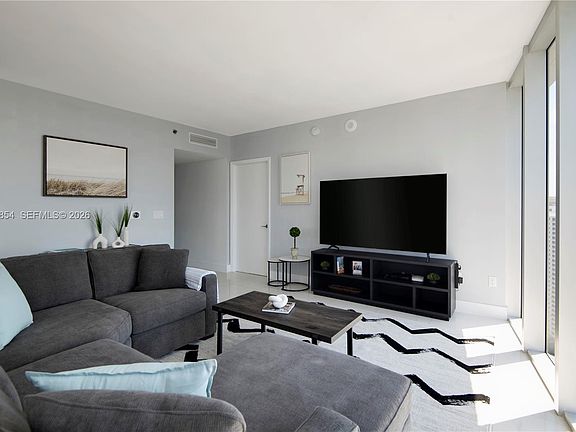 3rd image of 485 Brickell Ave APT 3208