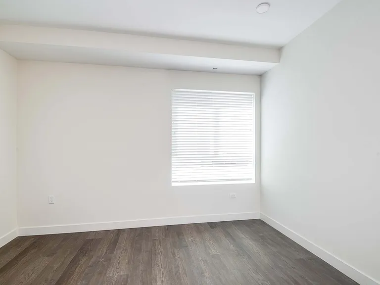 6120 Woodman Ave #101 — Photo 10