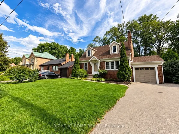 1489 Applewood Rd, Mississauga, ON L5E 2M2