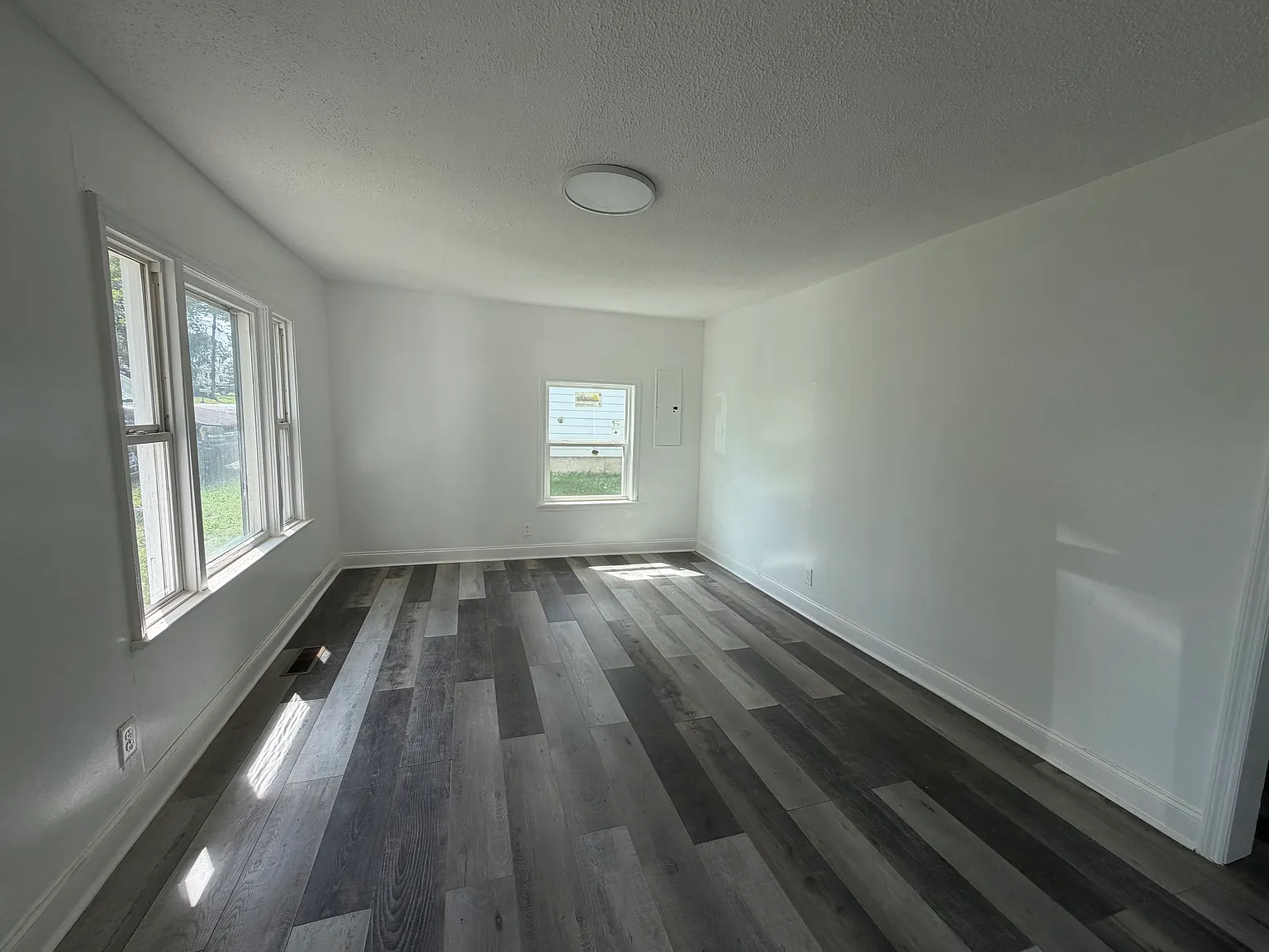 2 bed, 800 sqft, $1,400 — Photo 2