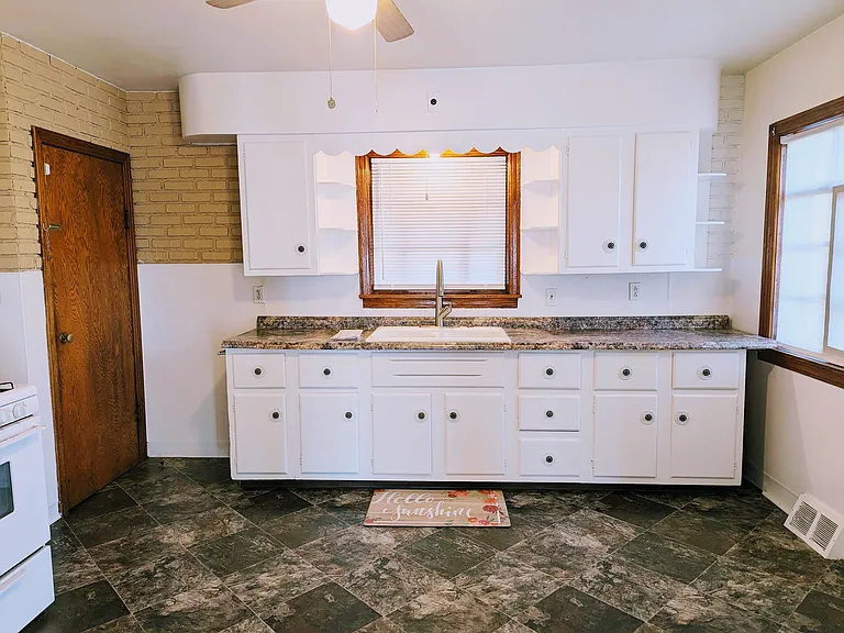 801 Lathrop St — Photo 3