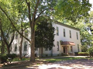907 W C St, Belleville, IL 62220