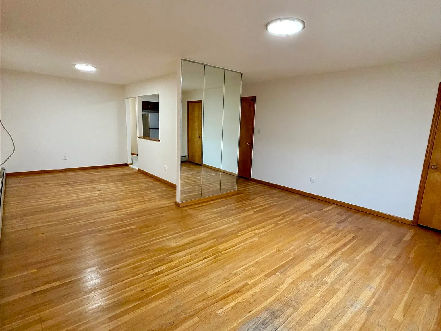 3 bed, 1.0 bath, $2,650 — Photo 2