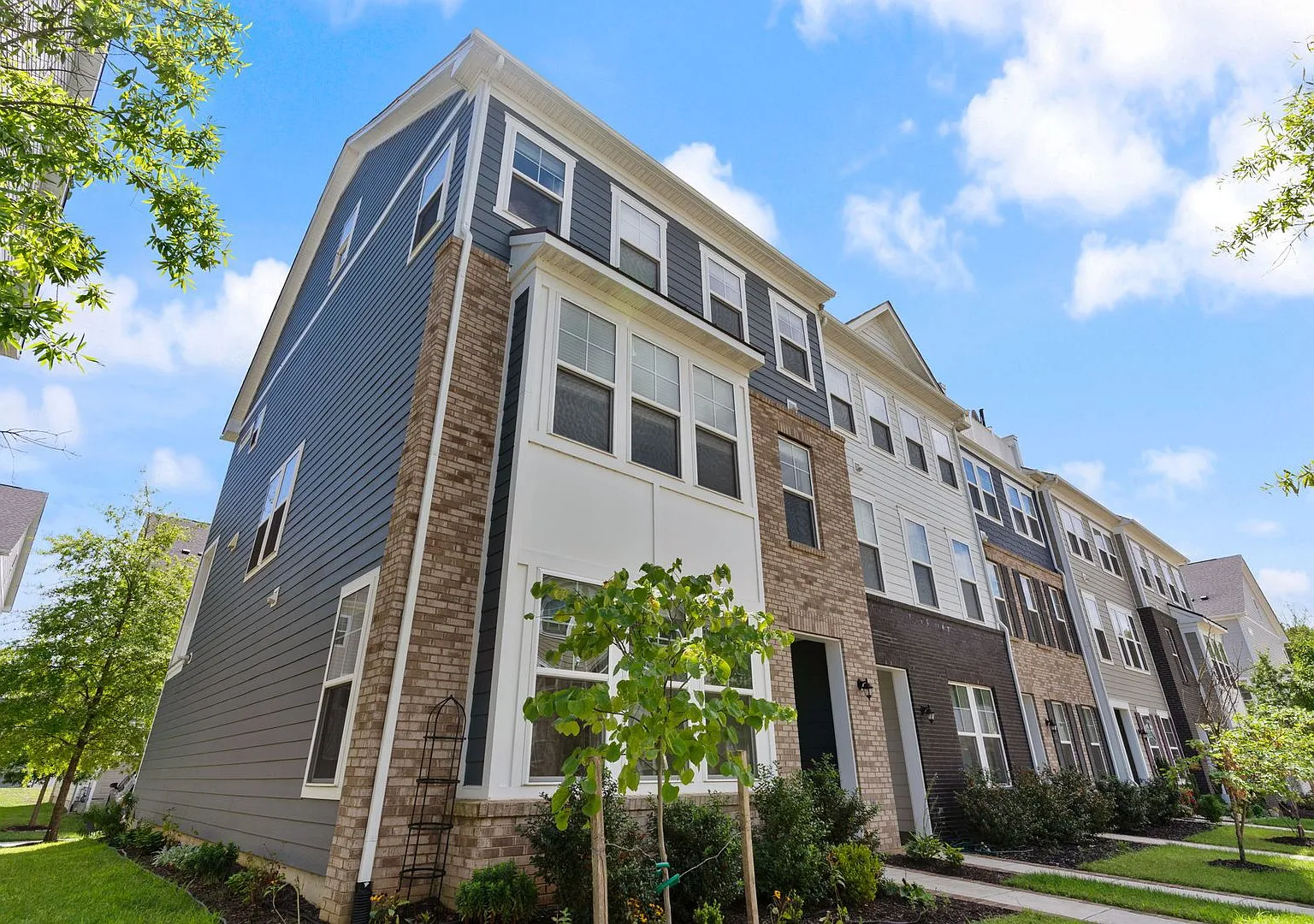Modern Potomac Shores Home with Resort-Style Amenities — Photo 4