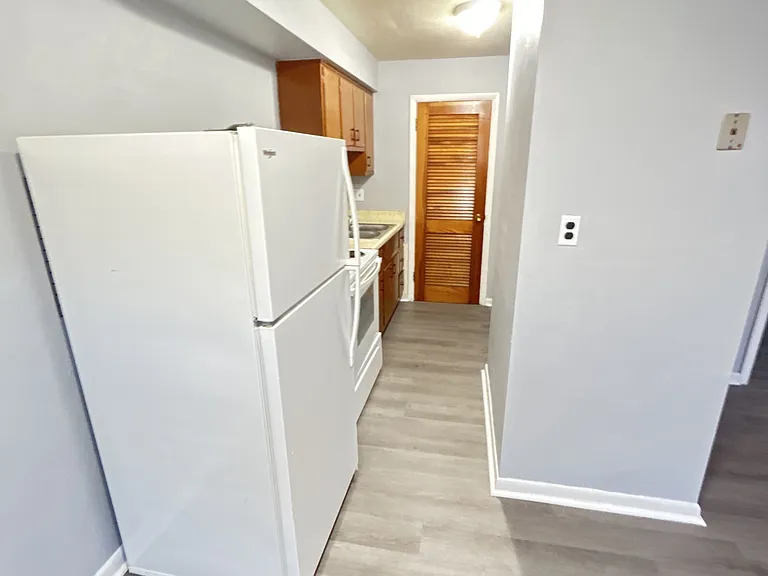 623 Troy St #D — Photo 5
