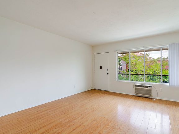 3rd image of 4514 Franklin Ave #5