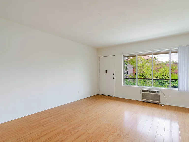 4514 Franklin Ave #5 — Photo 3