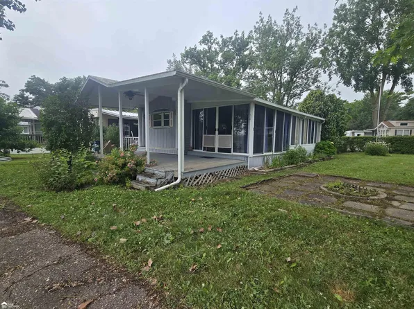 10001 E Goodall Rd, Durand, MI 48429