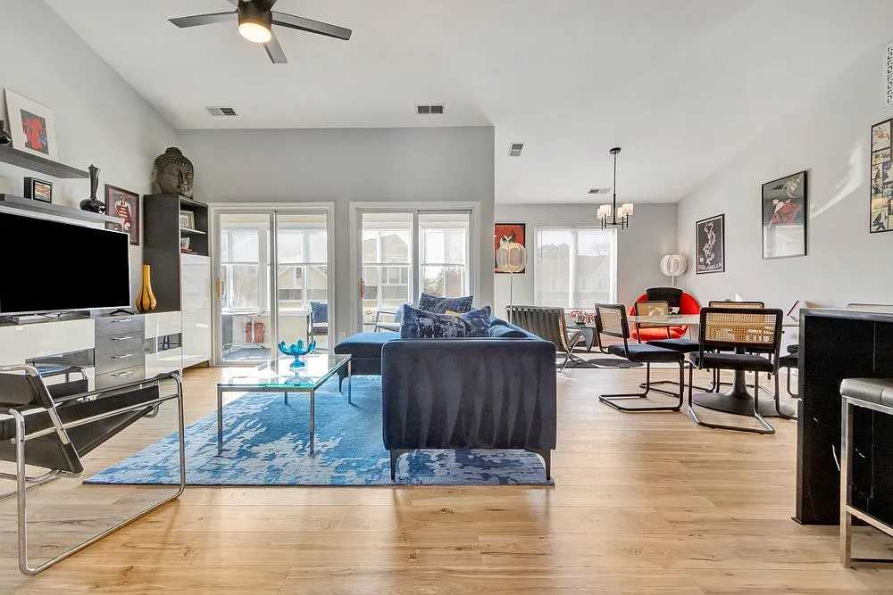 3 bed, $2,400 — Photo 3