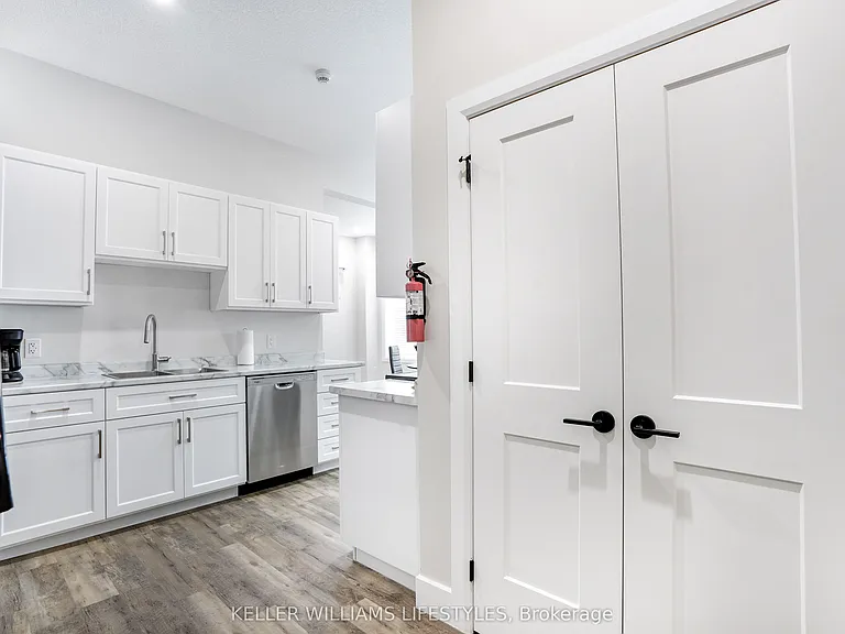 537 Talbot St #4 — Photo 12