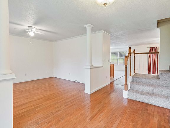 5th image of 20 Oak Leaf Ln