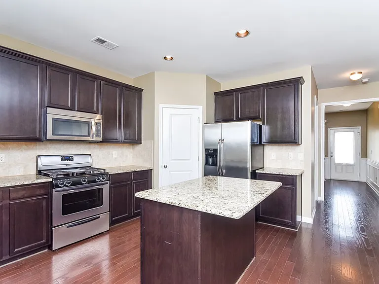1694 Maplecliff Way — Photo 9