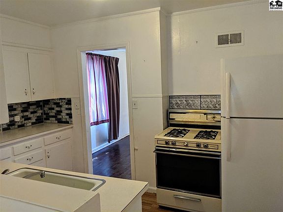 4th image of 808 W 22nd Ave