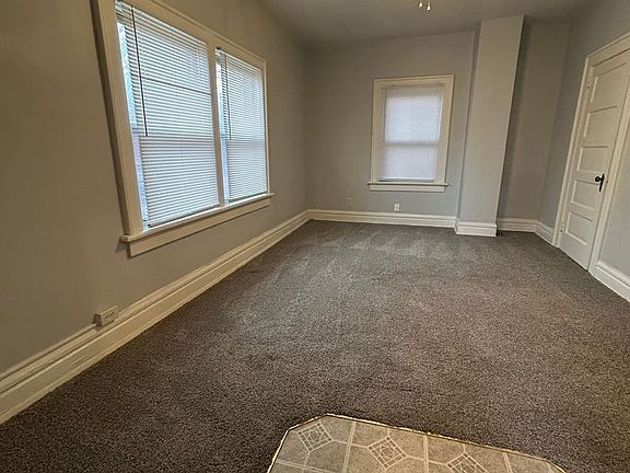 2nd image of 400 Kendall Pl APT 1