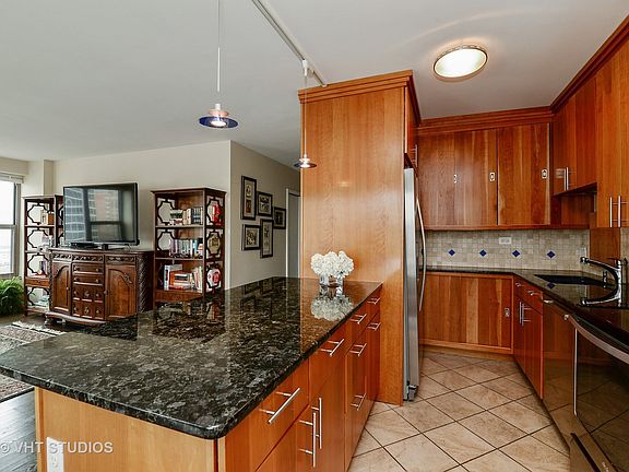 3rd image of 2970 N Lake Shore Dr APT 10E