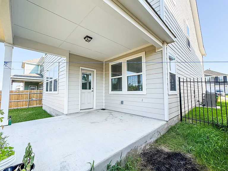 2904 Bronx Dr — Photo 32