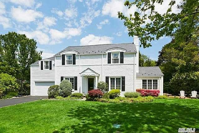 1st image of 27 Vanderlyn Dr