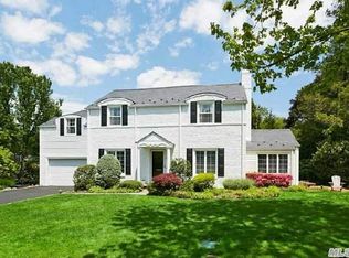 27 Vanderlyn Dr, Manhasset, NY 11030